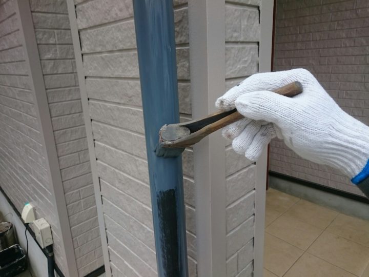 雨樋下塗り