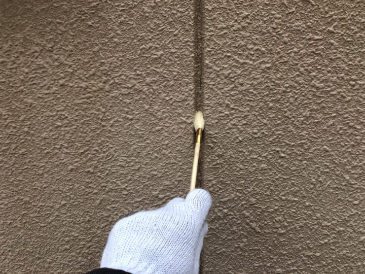 外壁目地プライマ－塗布