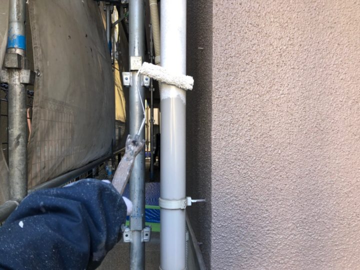 雨樋下塗り