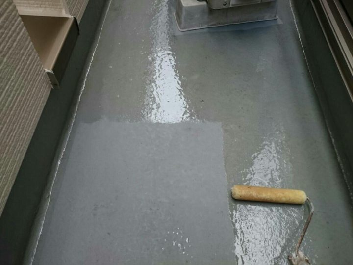 ベランダＦＲＰ防水下塗り