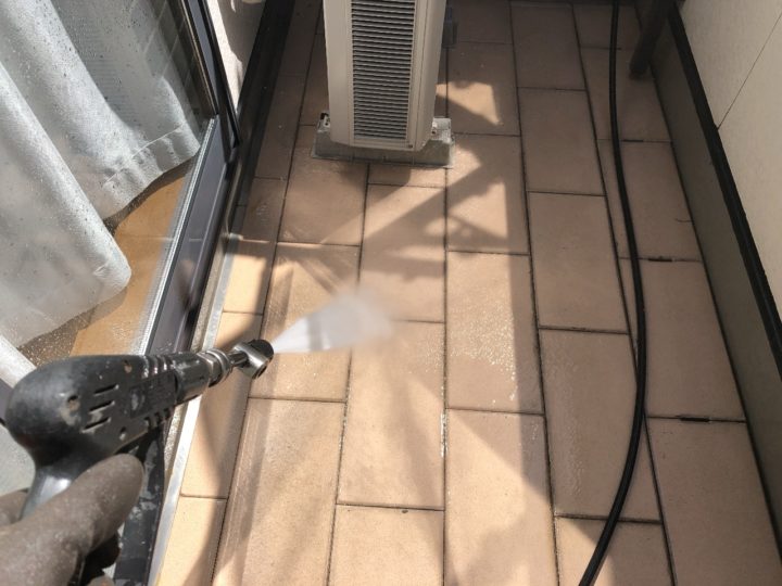 ベランダ床高圧洗浄