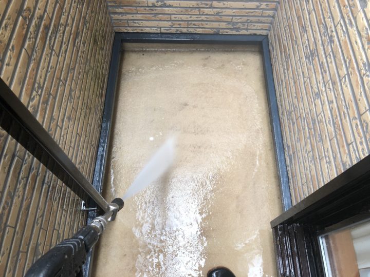 ベランダ床高圧洗浄