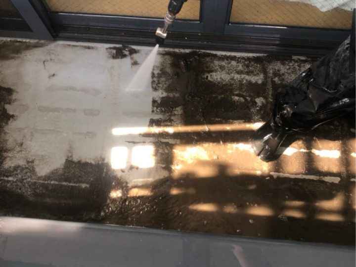 ベランダ床高圧洗浄