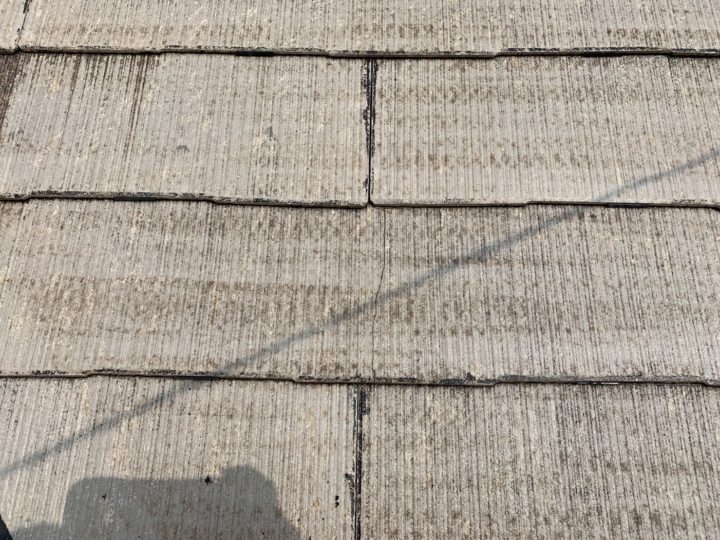 屋根材ひび割れ補修施工前