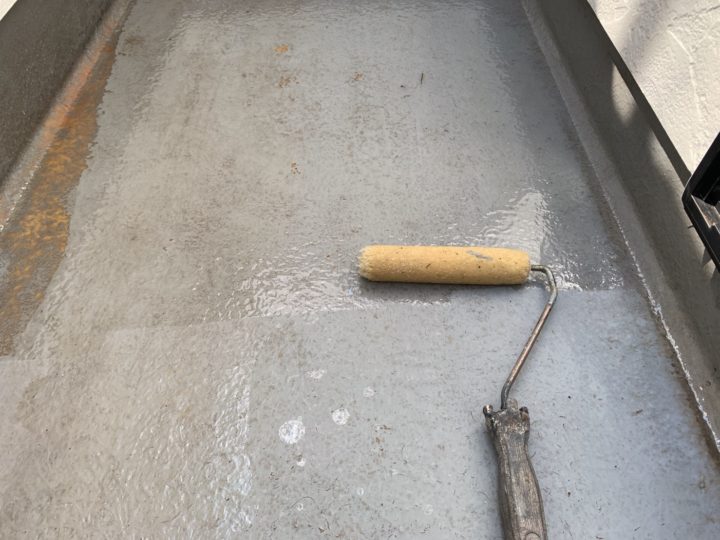 ベランダ床下塗り
