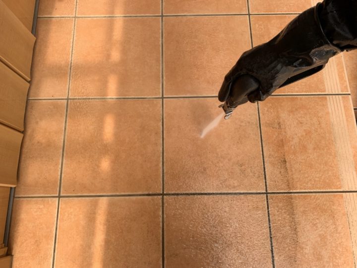 玄関タイル高圧洗浄