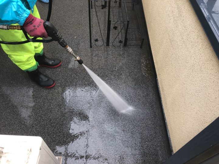 ベランダ床高圧洗浄