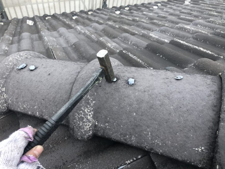 屋根材釘打ち作業