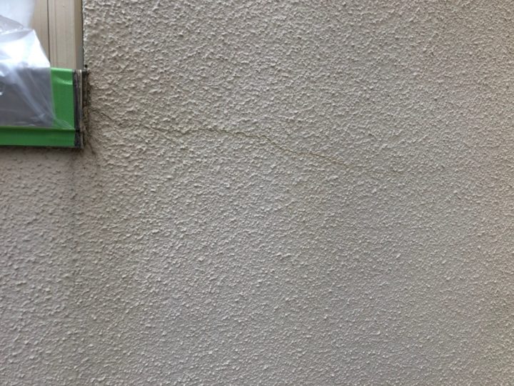 外壁ひび割れ補修施工前
