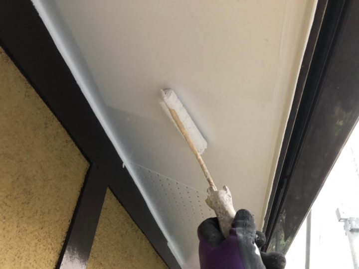 軒天塗装1回目