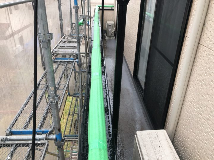 ベランダ手摺り保護カバー取付
