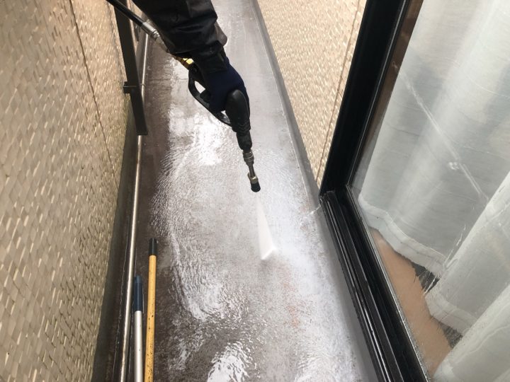 ベランダ床高圧洗浄