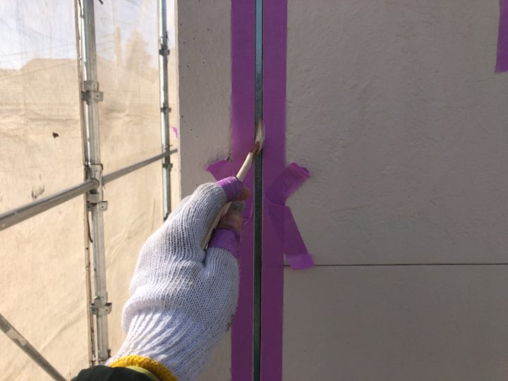 板間目地専用プライマ－塗布