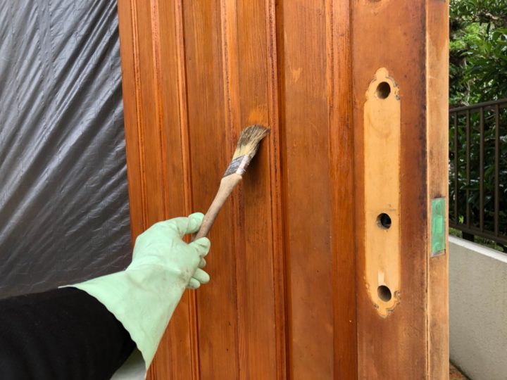 裏面の剥離剤塗布作業