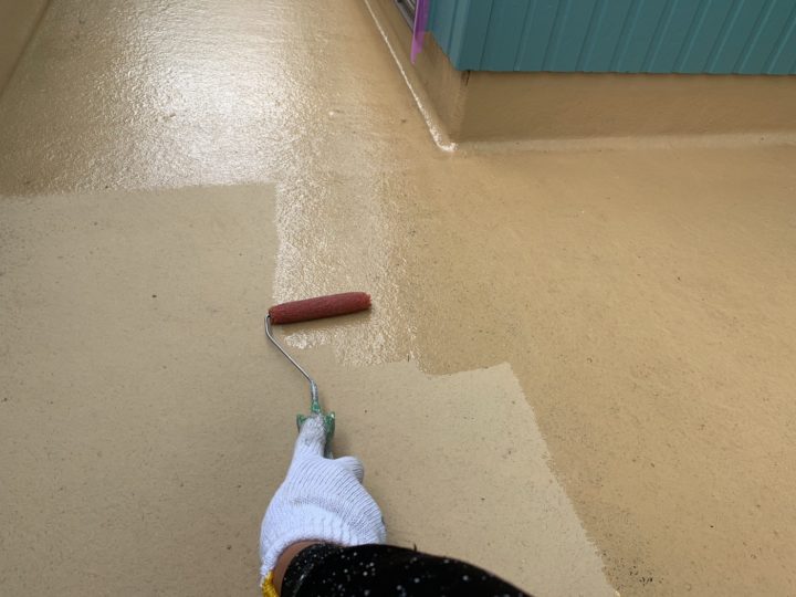 ベランダ床下塗り