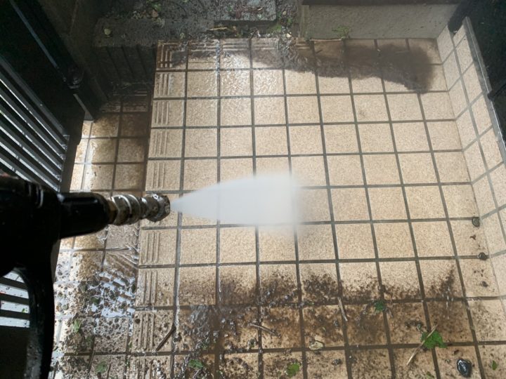 玄関タイル高圧洗浄