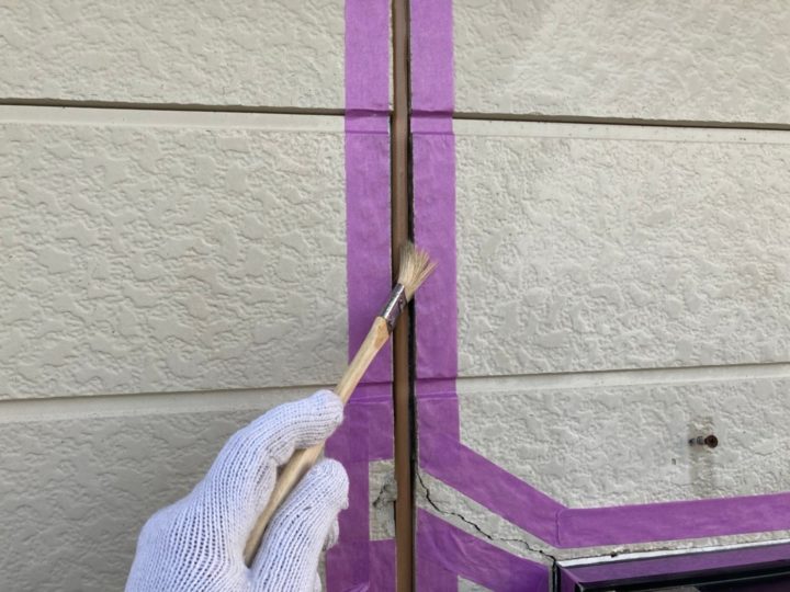 専用プライマーの塗布