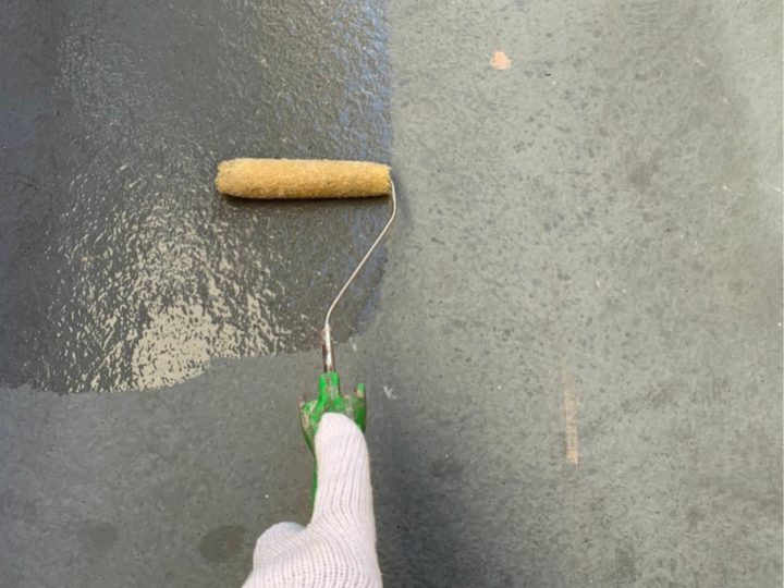 ベランダ床下塗り