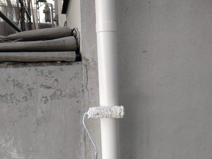 雨樋下塗り