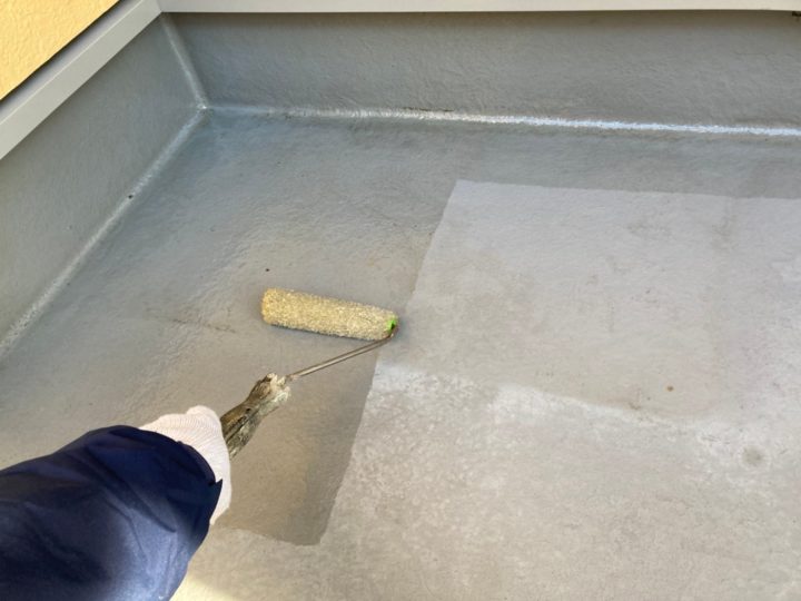 ベランダ床下塗り