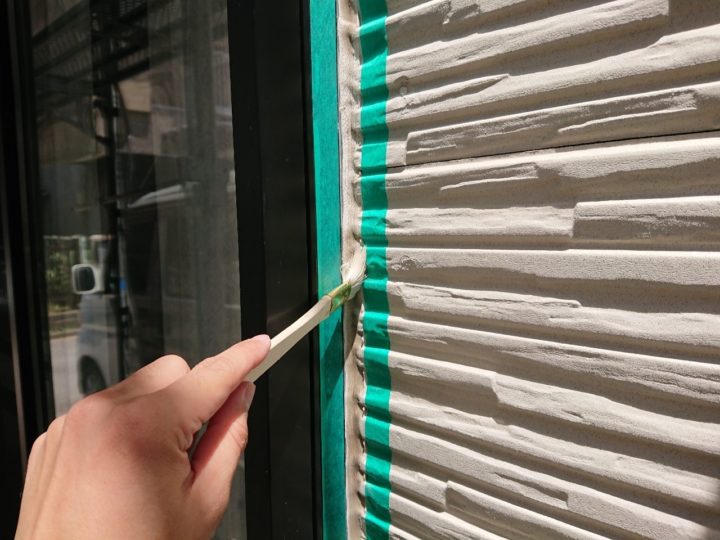 開口部回りシ－リングプライマ－の塗布