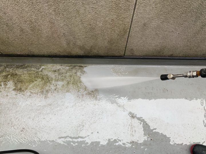 ベランダ床高圧洗浄