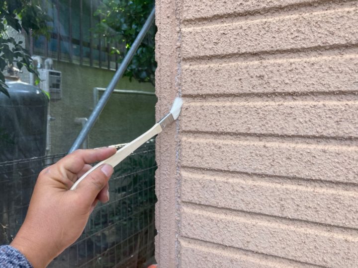 外壁目地シ－リングプライマー塗布