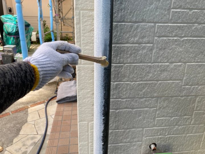 雨樋下塗り