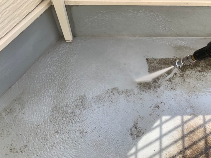 ベランダ床高圧洗浄