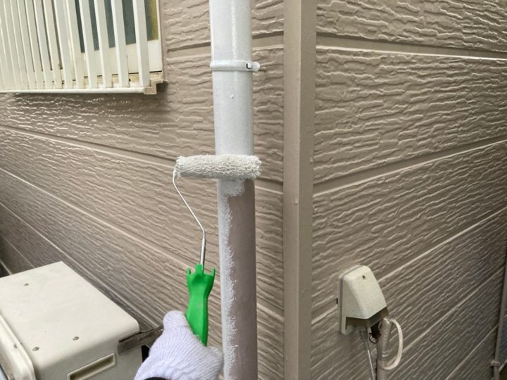 雨樋下塗り