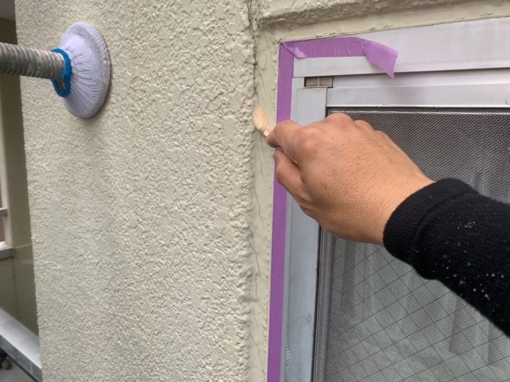 開口部廻りシ－リング補修専用プライマ－塗布