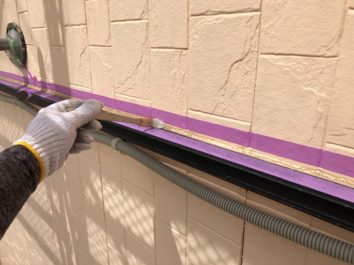 入隅部分専用プライマ－の塗布