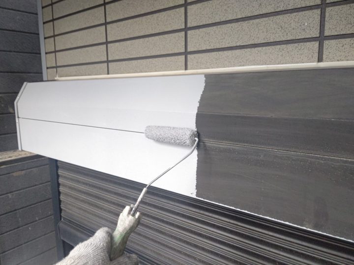 シャッタ－ボックス下塗り