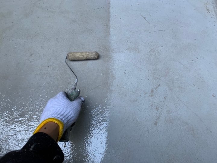 ベランダ床下塗り