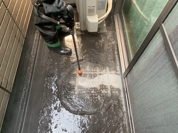 ベランダ床高圧洗浄