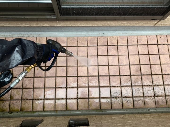 ベランダ床タイル高圧洗浄