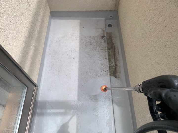 ベランダ床高圧洗浄