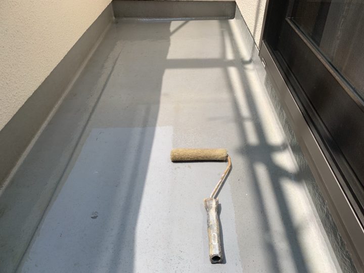 ベランダ床下塗り