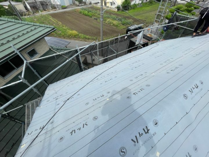 ゴムアスファルトルーフィング貼り付け