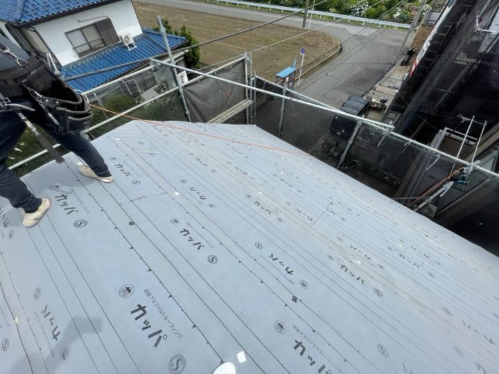 ゴムアスファルトルーフィング貼り付け