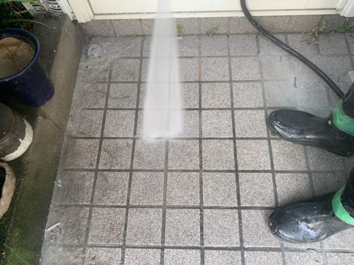 玄関タイル高圧洗浄