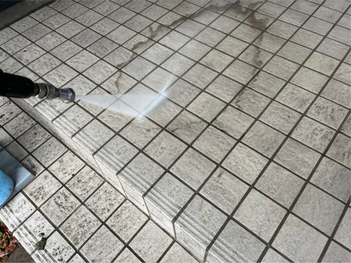 玄関タイル高圧洗浄