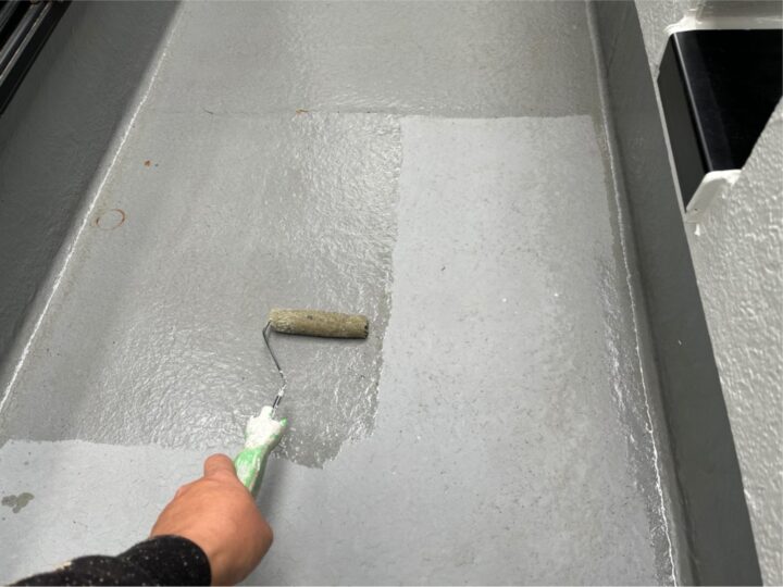 ベランダ床下塗り