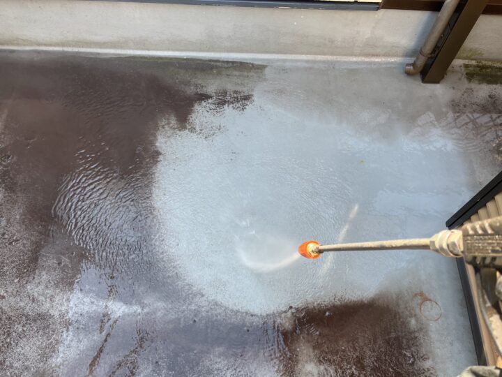 ベランダ床高圧洗浄