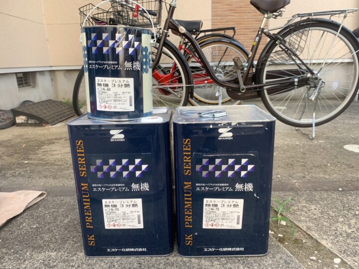 外壁上塗り材搬入状況
