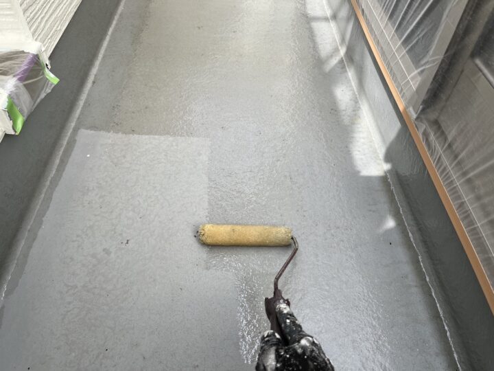 ベランダ床下塗り