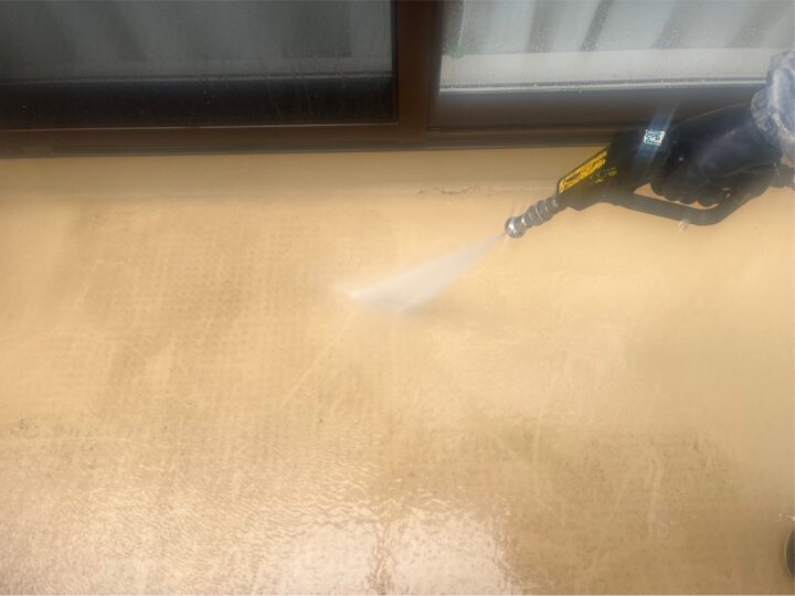 ベランダ床高圧洗浄
