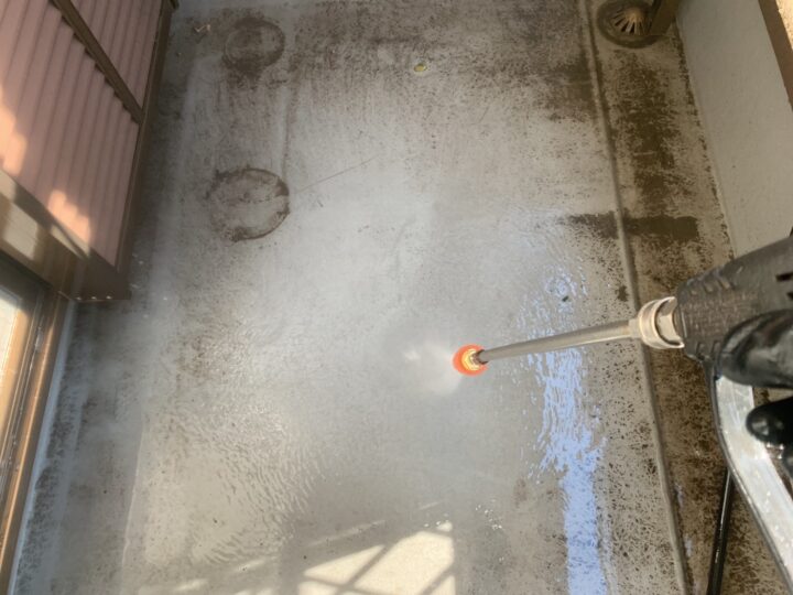 ベランダ床高圧洗浄