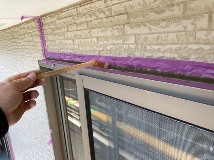 開口部廻りシ－リング専用プライマ－塗布
