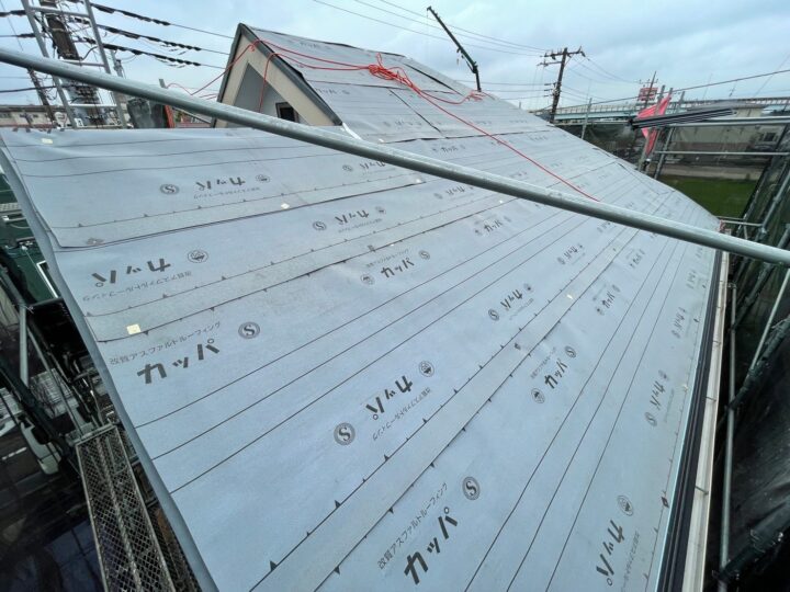 ゴムアスファルトルーフィング貼り付け工事完了全景